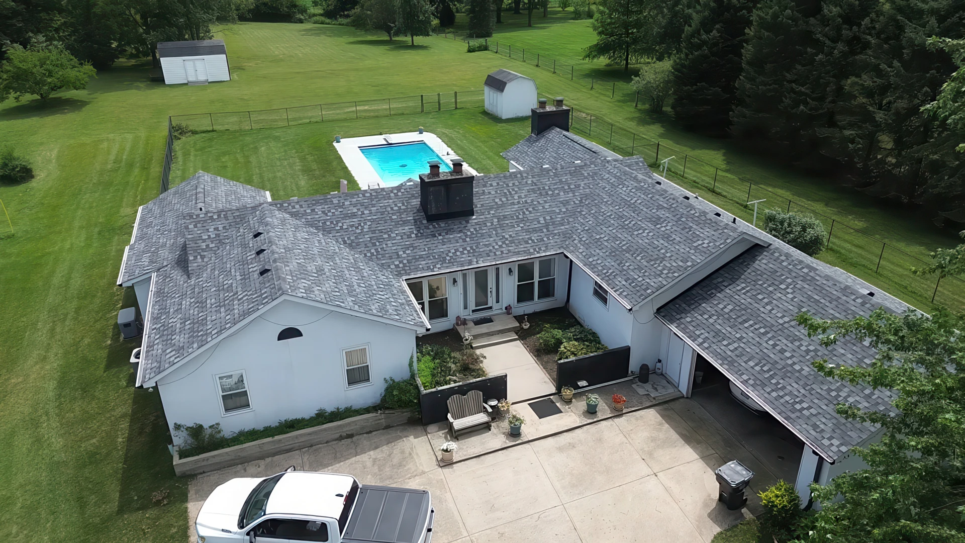 greenfield-roofing-contractor-banner-bg-hometown-roofing-exteriors-1920x1080