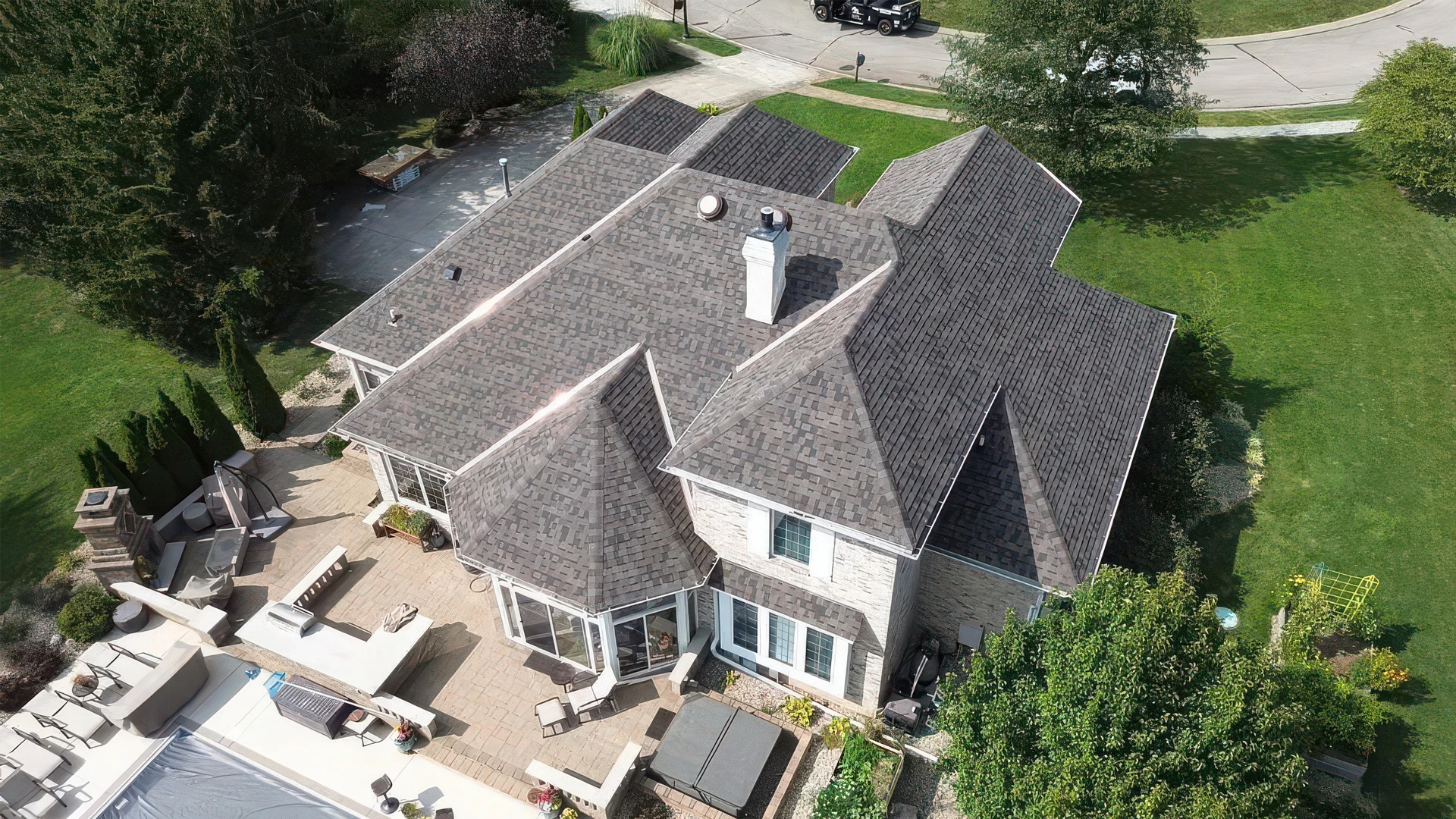 indianapolis-roofing-contractor-banner-bg-hometown-roofing-exteriors-1920x1080